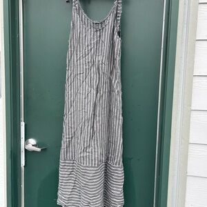 Chic Striped Maxi Dress in Gray